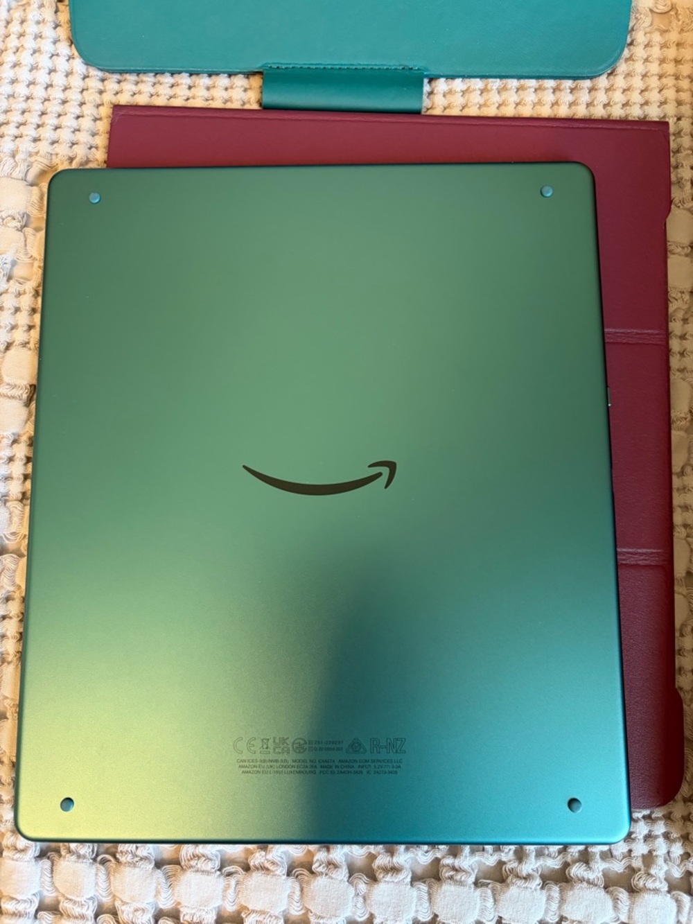 EUC 2024 Kindle Scribe (64 GB) in Jade w/ premium pen and 2 cases. - Picture 4 of 6